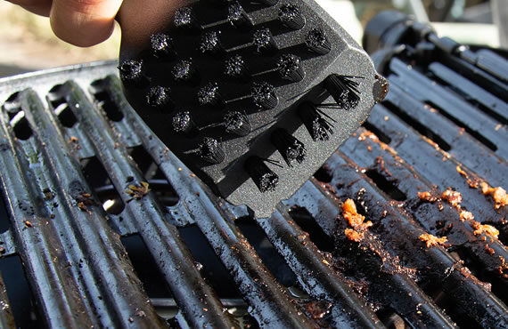 Turn off the BBQ and clean the grill grates