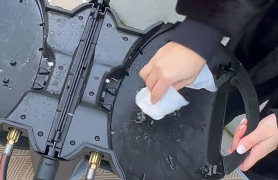 Clean the inside of the nomadiQ