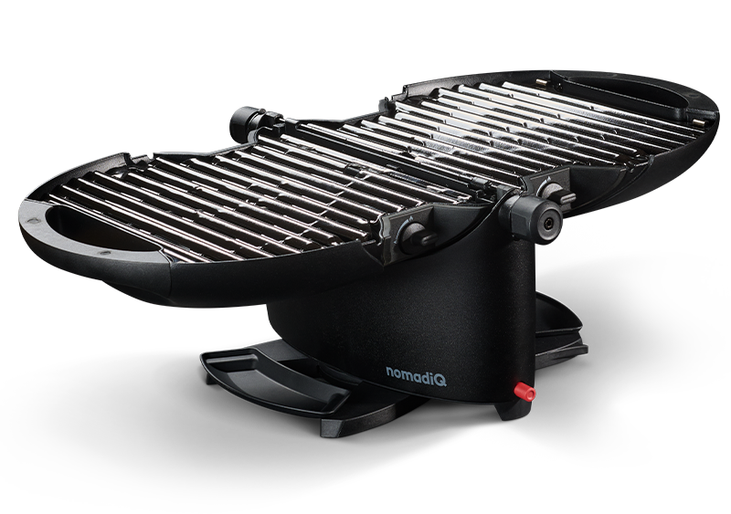 Connect the gas hose and ignite the nomadiQ BBQ